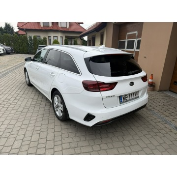 Kia Ceed  Kombi 2019,  1.4 benzyna, automat - Na sprzedaż za 56 900 zł - Orzech - zdjęcie 9