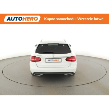 Mercedes - Benz C-klasa  Kombi 2019,  2.0 hybryda, automat - Na sprzedaż za 82 900 zł - Warszawa - zdjęcie 7