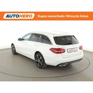Mercedes - Benz C-klasa  Kombi 2019,  2.0 hybryda, automat - Na sprzedaż za 82 900 zł - Warszawa - zdjęcie 4