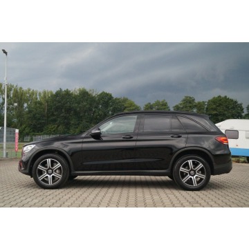 Mercedes - Benz GLC-klasa  SUV 2022,  2.0 hybryda, automat - Na sprzedaż za 134 900 zł - Goczałkowice-Zdrój - zdjęcie 4