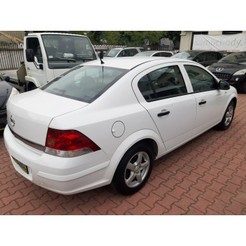 Opel Astra  Sedan/Limuzyna 2012,  1.6 benzyna - Na sprzedaż za 13 200 zł - Lublin - zdjęcie 5