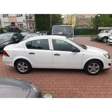 Opel Astra  Sedan/Limuzyna 2012,  1.6 benzyna - Na sprzedaż za 13 200 zł - Lublin - zdjęcie 4
