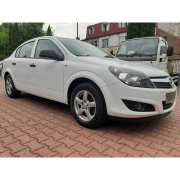 Opel Astra  Sedan/Limuzyna 2012,  1.6 benzyna - Na sprzedaż za 13 200 zł - Lublin - zdjęcie 10