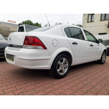 Opel Astra  Sedan/Limuzyna 2012,  1.6 benzyna - Na sprzedaż za 13 200 zł - Lublin - zdjęcie 11