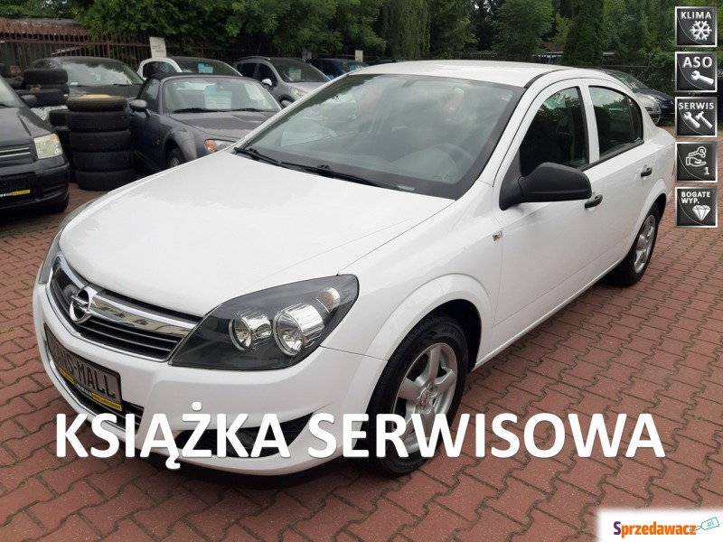 Opel Astra  Sedan/Limuzyna 2012,  1.6 benzyna - Na sprzedaż za 13 200 zł - Lublin