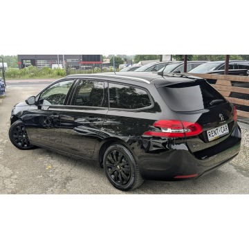 Peugeot 308  Kombi 2018,  1.2 benzyna - Na sprzedaż za 28 900 zł - Częstochowa - zdjęcie 9