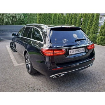 Mercedes - Benz E-klasa  Kombi 2021,  2.0 hybryda, automat - Na sprzedaż za 102 800 zł - Chotomów - zdjęcie 5