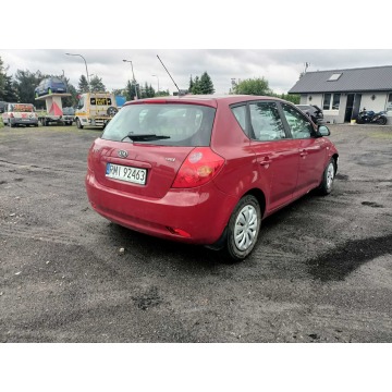 Kia Ceed  Hatchback 2008,  1.6 diesel - Na sprzedaż za 2 500,00 zł - Tarnów - zdjęcie 4