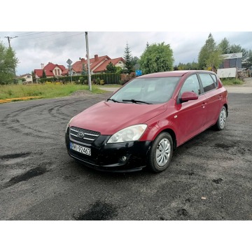 Kia Ceed  Hatchback 2008,  1.6 diesel - Na sprzedaż za 2 500,00 zł - Tarnów - zdjęcie 2