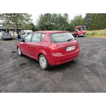 Kia Ceed  Hatchback 2008,  1.6 diesel - Na sprzedaż za 2 500,00 zł - Tarnów - zdjęcie 3