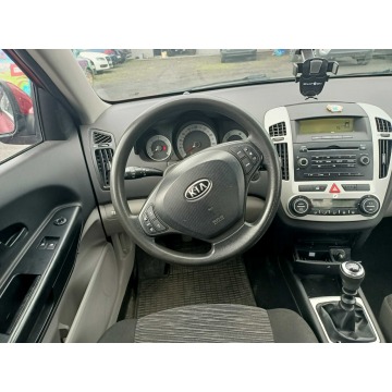 Kia Ceed  Hatchback 2008,  1.6 diesel - Na sprzedaż za 2 500,00 zł - Tarnów - zdjęcie 7