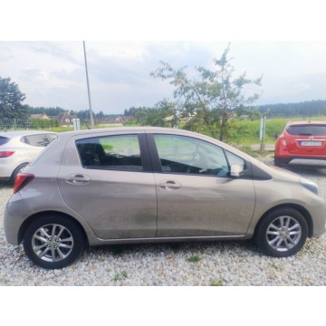 Toyota Yaris  Hatchback 2014,  1.3 benzyna - Na sprzedaż za 37 600 zł - Harklowa - zdjęcie 4