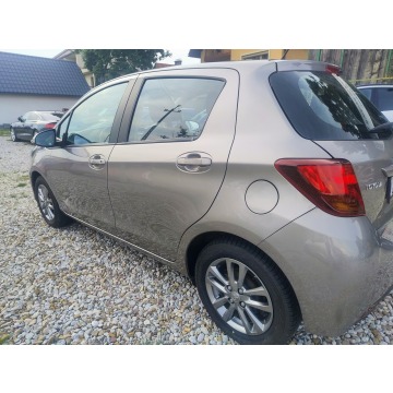Toyota Yaris  Hatchback 2014,  1.3 benzyna - Na sprzedaż za 37 600 zł - Harklowa - zdjęcie 6