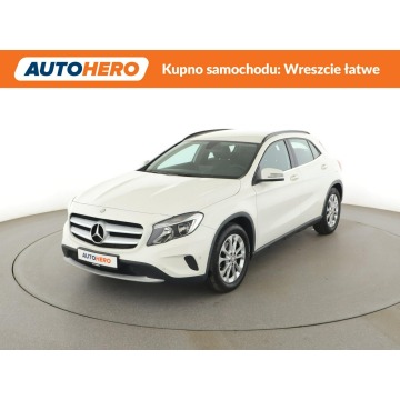 Mercedes GLA 200 - klima navi grzane fotele czujniki parkowania hak