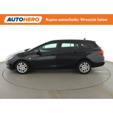 Opel Astra  Kombi 2018,  1.4 benzyna, automat - Na sprzedaż za 43 900 zł - Warszawa - zdjęcie 2