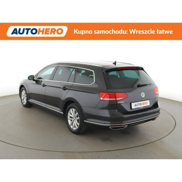 Volkswagen Passat  Kombi 2017,  2.0 diesel, automat - Na sprzedaż za 65 900 zł - Warszawa - zdjęcie 4