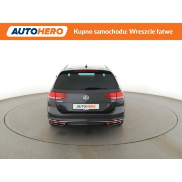 Volkswagen Passat  Kombi 2017,  2.0 diesel, automat - Na sprzedaż za 65 900 zł - Warszawa - zdjęcie 6