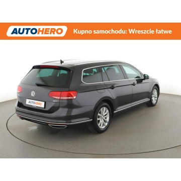 Volkswagen Passat  Kombi 2017,  2.0 diesel, automat - Na sprzedaż za 65 900 zł - Warszawa - zdjęcie 7