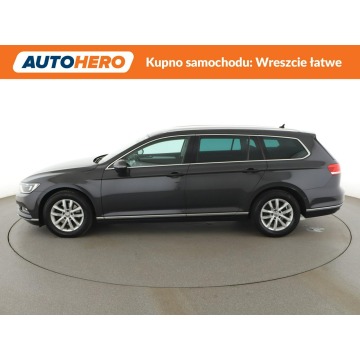 Volkswagen Passat  Kombi 2017,  2.0 diesel, automat - Na sprzedaż za 65 900 zł - Warszawa - zdjęcie 2