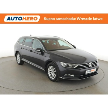 Volkswagen Passat  Kombi 2017,  2.0 diesel, automat - Na sprzedaż za 65 900 zł - Warszawa - zdjęcie 10