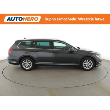Volkswagen Passat  Kombi 2017,  2.0 diesel, automat - Na sprzedaż za 65 900 zł - Warszawa - zdjęcie 9