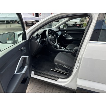Audi Q3  SUV 2021,  1.5 benzyna, automat - Na sprzedaż za 101 800 zł - Jawczyce - zdjęcie 10