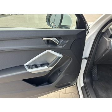 Audi Q3  SUV 2021,  1.5 benzyna, automat - Na sprzedaż za 101 800 zł - Jawczyce - zdjęcie 11