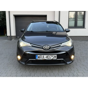 Toyota Avensis  Kombi 2017,  1.8 benzyna - Na sprzedaż za 58 900 zł - Kotarwice - zdjęcie 2