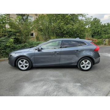 Volvo V40  Hatchback 2013,  1.6 diesel - Na sprzedaż za 28 900 zł - Opoczno - zdjęcie 2