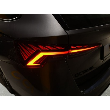 Skoda Octavia  Kombi 2023,  2.0 benzyna, automat - Na sprzedaż za 149 900 zł - Warszawa - zdjęcie 10