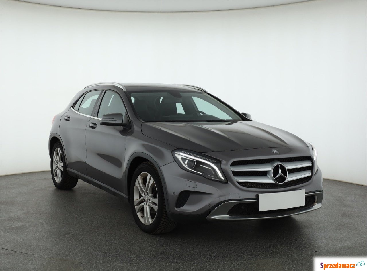 Mercedes - Benz GLA-klasa 2015