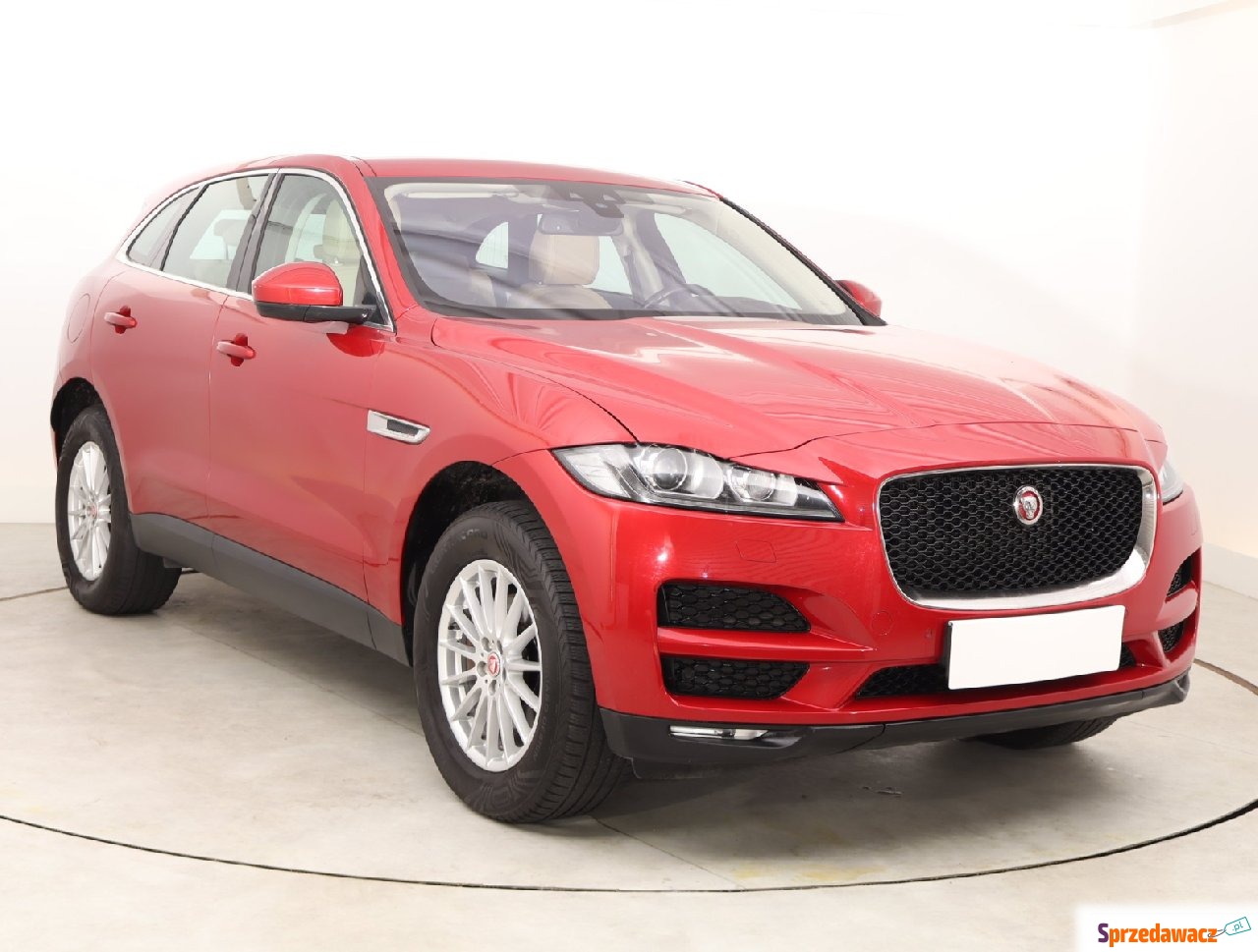 Jaguar F-PACE 2016