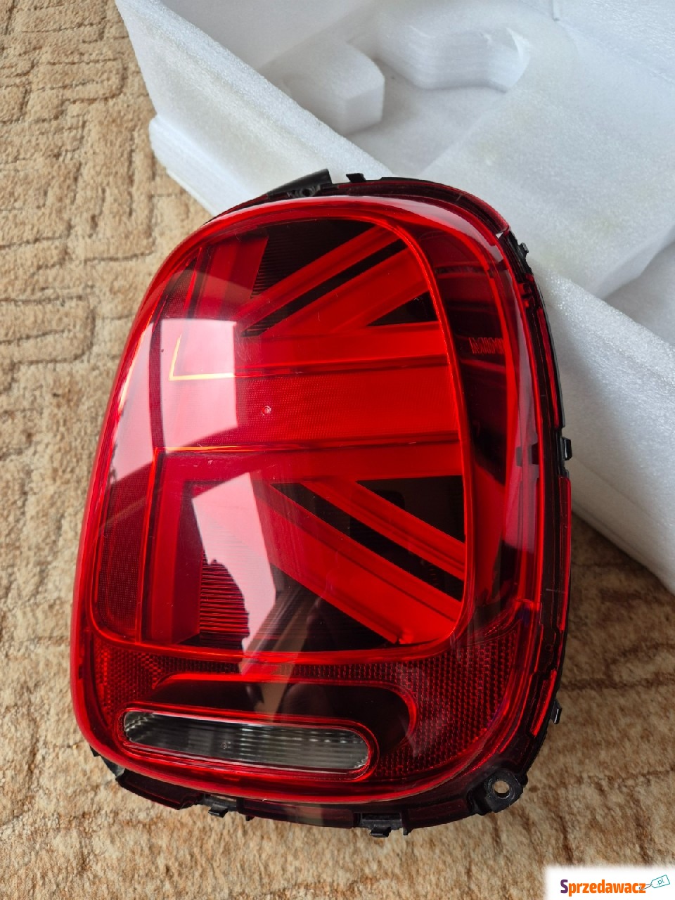 Lampa pochodzi z demontażu Mini...
