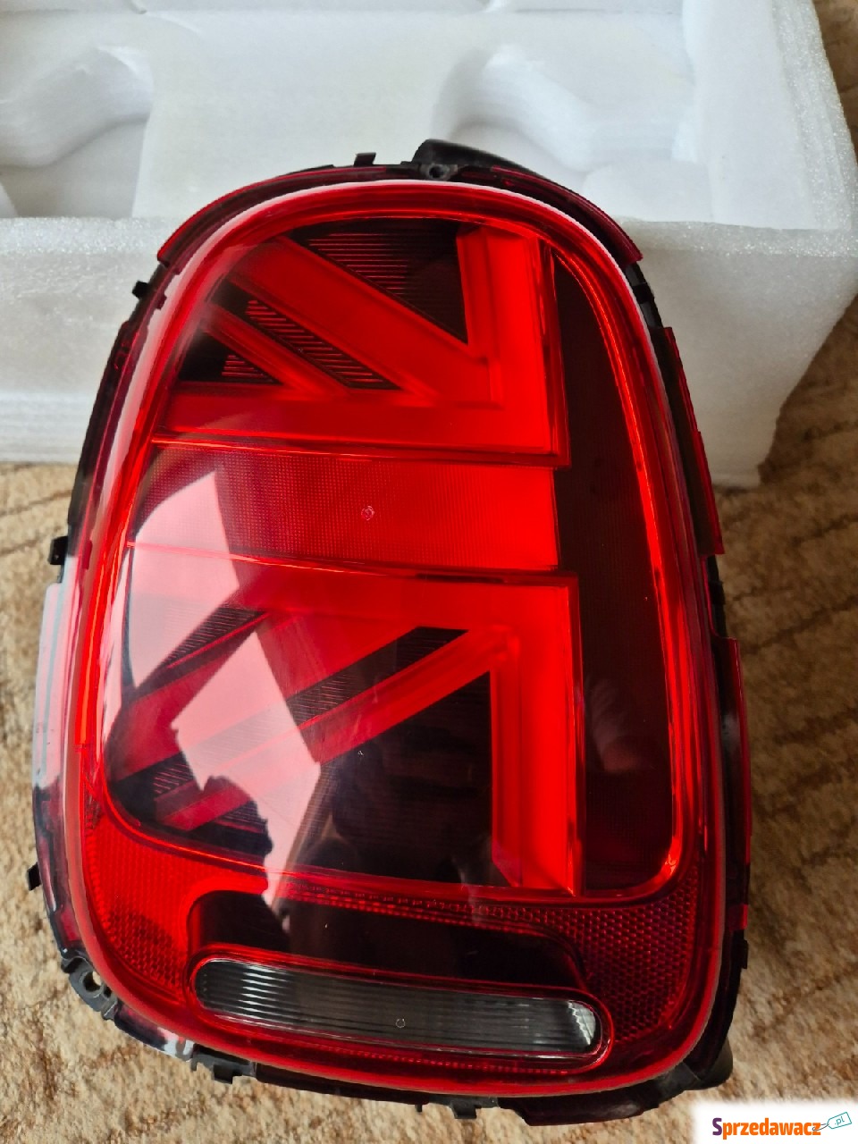 Lampa pochodzi z demontażu Mini...