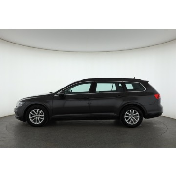 Volkswagen Passat  Kombi 2022,  1.5 benzyna, automat - Na sprzedaż za 69 999 zł - Piaseczno - zdjęcie 4
