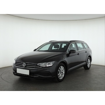 Volkswagen Passat  Kombi 2022,  1.5 benzyna, automat - Na sprzedaż za 69 999 zł - Piaseczno - zdjęcie 3