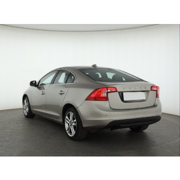 Volvo S60  Liftback 2011,  2.0 diesel - Na sprzedaż za 23 999 zł - Piaseczno - zdjęcie 5