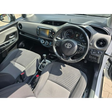 Toyota Yaris  Hatchback 2020,  1.5 benzyna, automat - Na sprzedaż za 18 900 zł - Warszawa - zdjęcie 2