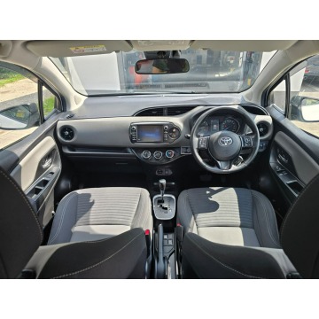Toyota Yaris  Hatchback 2020,  1.5 benzyna, automat - Na sprzedaż za 18 900 zł - Warszawa - zdjęcie 10