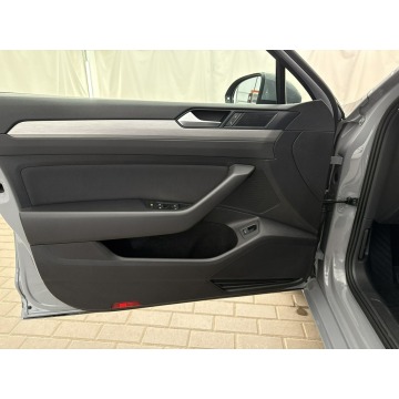 Volkswagen Passat  Kombi 2022,  1.5 benzyna - Na sprzedaż za 64 500 zł - Warszawa - zdjęcie 10