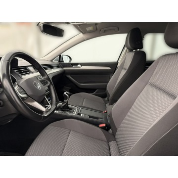 Volkswagen Passat  Kombi 2022,  1.5 benzyna - Na sprzedaż za 64 500 zł - Warszawa - zdjęcie 12