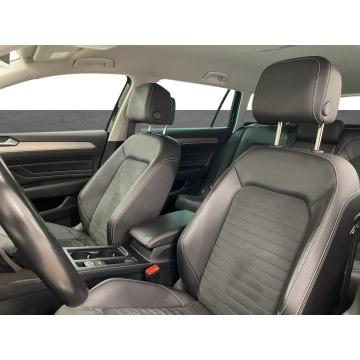 Volkswagen Passat  Kombi 2023,  2.0 benzyna, automat - Na sprzedaż za 102 900 zł - Warszawa - zdjęcie 10
