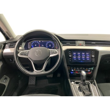 Volkswagen Passat  Kombi 2023,  2.0 benzyna, automat - Na sprzedaż za 102 900 zł - Warszawa - zdjęcie 9