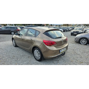 Opel Astra  Hatchback 2013,  1.4 benzyna+LPG - Na sprzedaż za 24 800 zł - Świdnica - zdjęcie 8