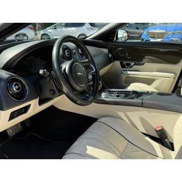 Jaguar XJ  Sedan/Limuzyna 2014,  5.0 benzyna, automat - Na sprzedaż za 79 800 zł - Pęcice - zdjęcie 10