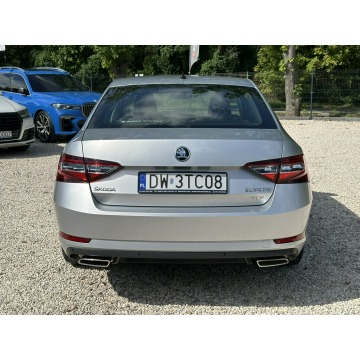 Skoda Superb  Sedan/Limuzyna 2018,  2.0 benzyna, automat - Na sprzedaż za 79 900 zł - Pęcice - zdjęcie 6