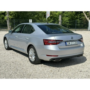Skoda Superb  Sedan/Limuzyna 2018,  2.0 benzyna, automat - Na sprzedaż za 79 900 zł - Pęcice - zdjęcie 5