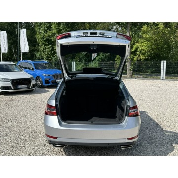 Skoda Superb  Sedan/Limuzyna 2018,  2.0 benzyna, automat - Na sprzedaż za 79 900 zł - Pęcice - zdjęcie 9