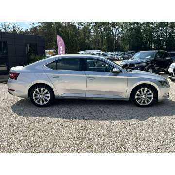 Skoda Superb  Sedan/Limuzyna 2018,  2.0 benzyna, automat - Na sprzedaż za 79 900 zł - Pęcice - zdjęcie 8