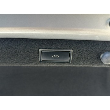 Skoda Superb  Sedan/Limuzyna 2018,  2.0 benzyna, automat - Na sprzedaż za 79 900 zł - Pęcice - zdjęcie 10